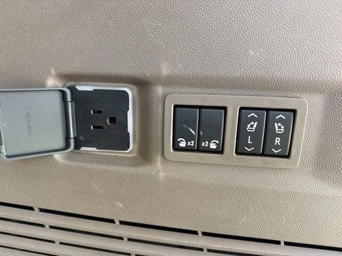 Used 2021 GMC Yukon Denali AWD/4WD image 14