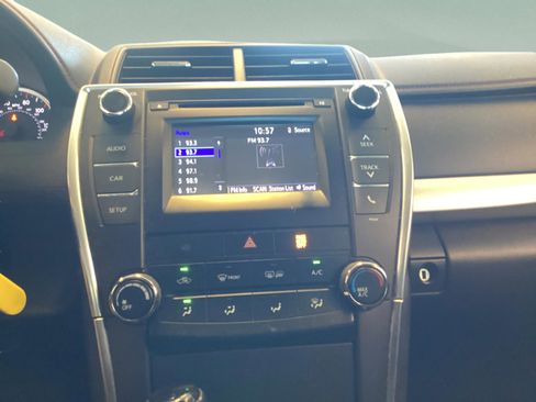 Used 2016 Toyota Camry SE FWD image 13