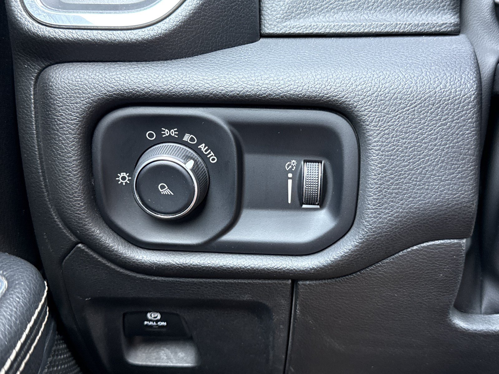 Used 2024 RAM 1500 Laramie AWD/4WD image 18