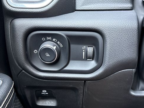Used 2024 RAM 1500 Laramie AWD/4WD image 18