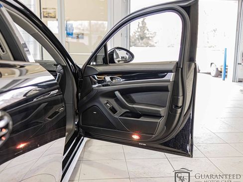 Used 2015 Porsche Panamera 4 image 42