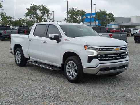 New 2026 Chevrolet Silverado 1500 LTZ w/ LTZ Premium Package AWD/4WD image 2