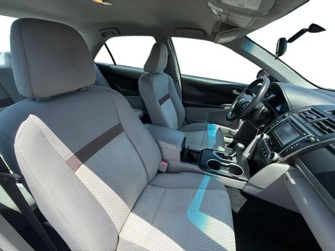 Used 2012 Toyota Camry LE FWD image 17
