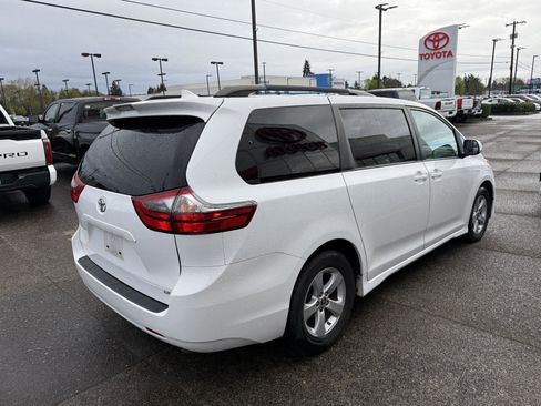 Used 2020 Toyota Sienna LE image 6