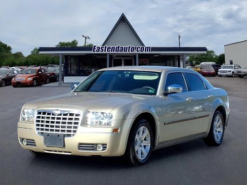 Used 2006 Chrysler 300 Touring RWD image 1