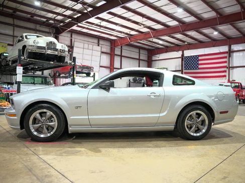 Used 2005 Ford Mustang GT Premium image 4