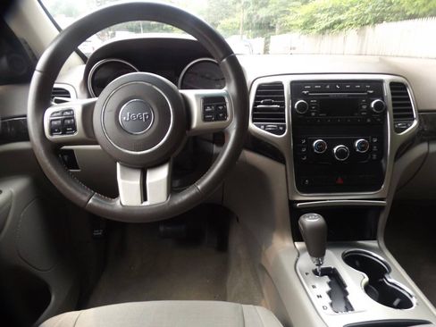 Used 2012 Jeep Grand Cherokee Laredo AWD/4WD image 13