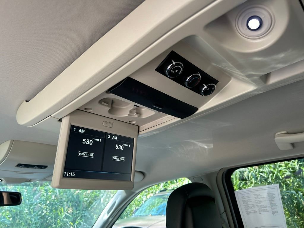 Used 2013 Chrysler Town & Country Touring FWD image 23