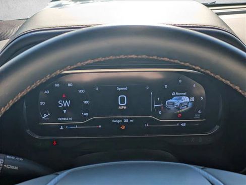 Used 2024 GMC Yukon AT4 w/ Technology Package image 12