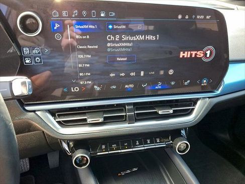 Used 2025 Chevrolet Equinox EV LT w/ Convenience Package image 14