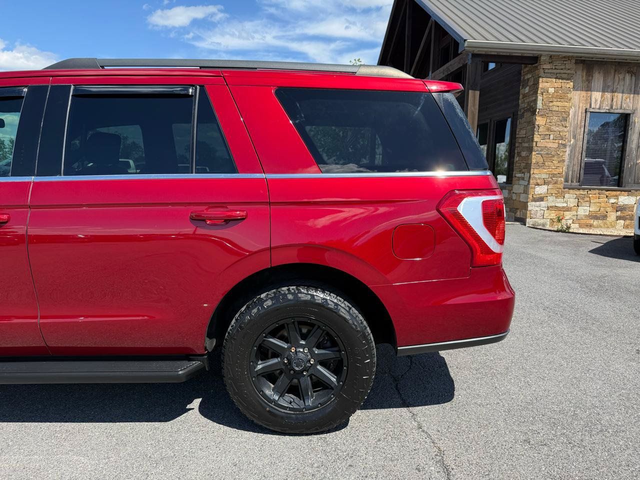 Used 2018 Ford Expedition XLT AWD/4WD image 34
