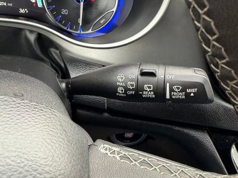 Used 2025 Chrysler Pacifica Select image 22