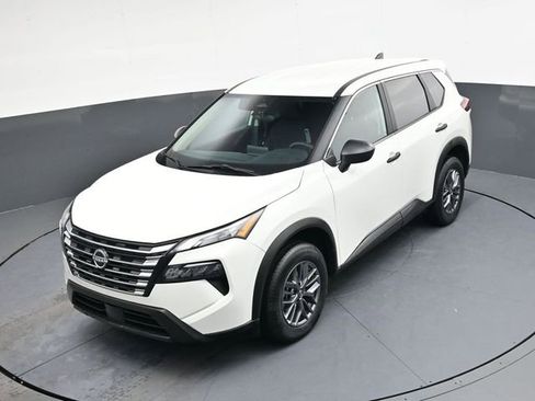 Used 2024 Nissan Rogue S image 28