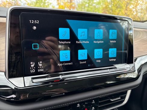 New 2026 Volkswagen Atlas SE image 8