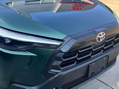 Used 2026 Toyota Corolla Cross XLE AWD/4WD image 31