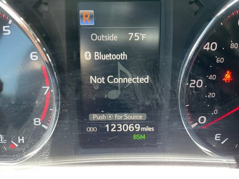 Used 2016 Toyota RAV4 SE AWD/4WD image 24