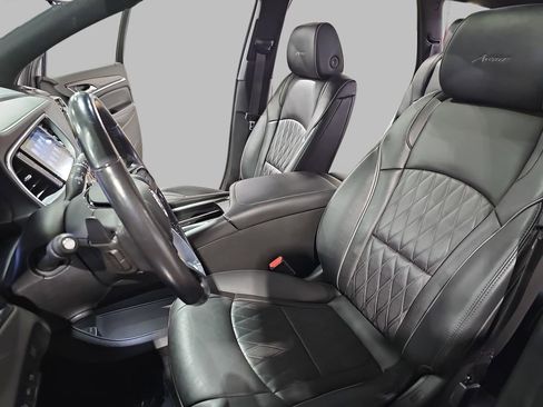 Certified 2022 Buick Enclave Avenir w/ Avenir Technology Package image 21