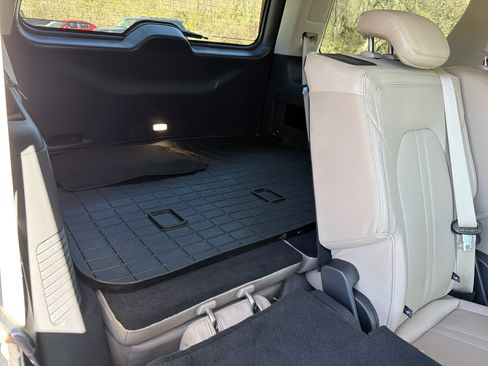 Used 2022 Ford Expedition Limited image 20