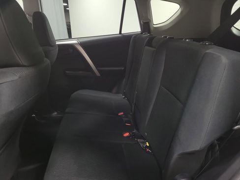 Used 2016 Toyota RAV4 LE image 19