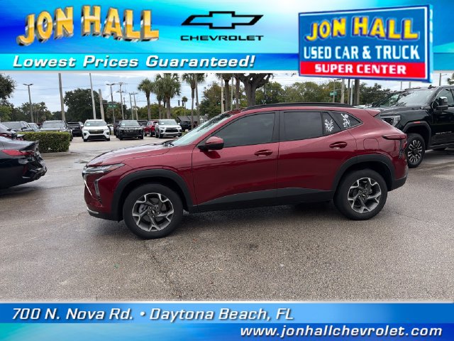 Used 2024 Chevrolet Trax LT w/ Driver Confidence Package FWD image 3