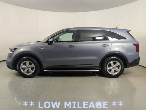 Used 2023 Kia Sorento LX FWD image 4