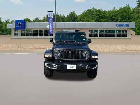 Used 2025 Jeep Gladiator Sport AWD/4WD image 27