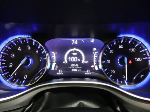 Used 2025 Chrysler Pacifica Limited image 11