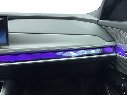 Used 2023 BMW 740i image 23