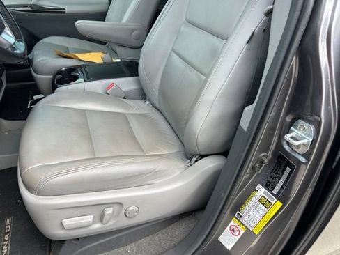 Used 2019 Toyota Sienna XLE w/ XLE Navigation Package FWD image 15