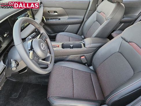 New 2025 Nissan Kicks SR image 12