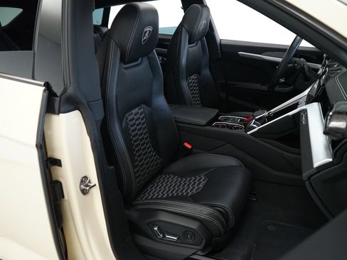 Used 2019 Lamborghini Urus AWD/4WD image 10