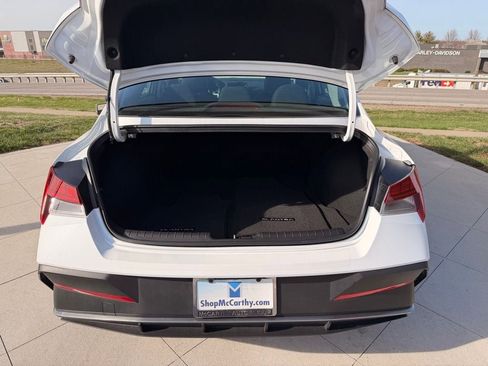 Used 2025 Hyundai Elantra Hybrid FWD image 29