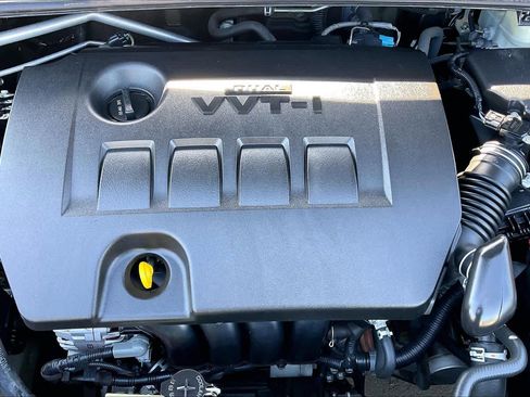 Used 2018 Toyota Corolla LE image 31