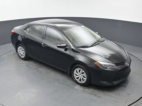 Used 2017 Toyota Corolla LE w/ Carpet Mat Package (TMS) FWD image 37
