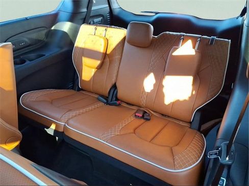 New 2026 Chrysler Pacifica Pinnacle w/ Trailer Tow Group image 13