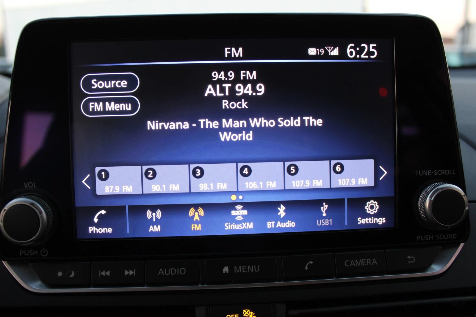 Used 2024 Nissan Altima 2.5 SV FWD image 18