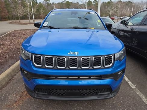 Used 2024 Jeep Compass Latitude image 8