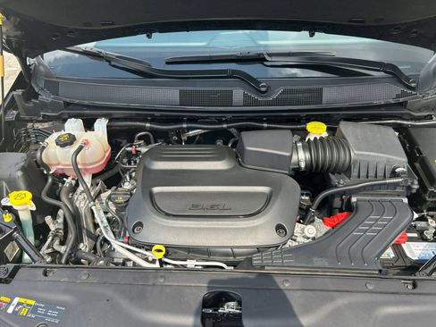 Used 2025 Chrysler Pacifica Select FWD image 25
