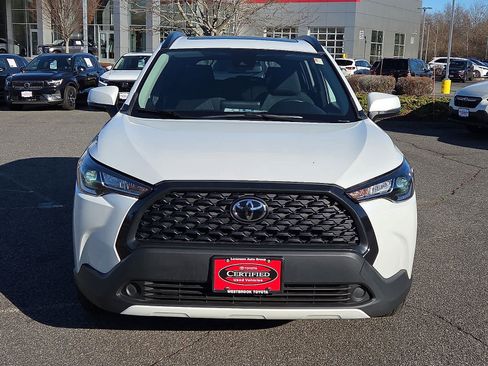 Certified 2022 Toyota Corolla Cross LE image 2