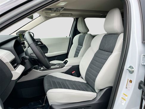 New 2025 Mitsubishi Outlander SE image 22