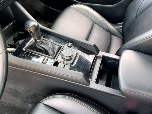 Used 2019 MAZDA MAZDA3 AWD Hatchback w/ Preferred Pkg image 16