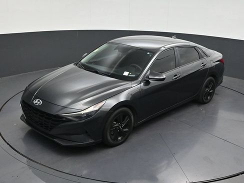 Used 2021 Hyundai Elantra SEL w/ Preferred Accessory Package FWD image 15