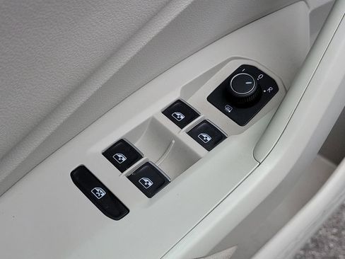 Used 2023 Volkswagen Jetta SE FWD image 18
