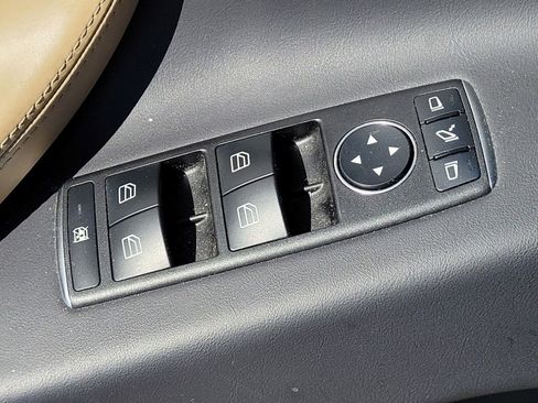 Used 2017 Tesla Model X 75D image 23