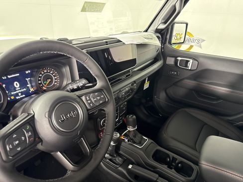 New 2026 Jeep Wrangler Unlimited Rubicon w/ Technology Group image 24