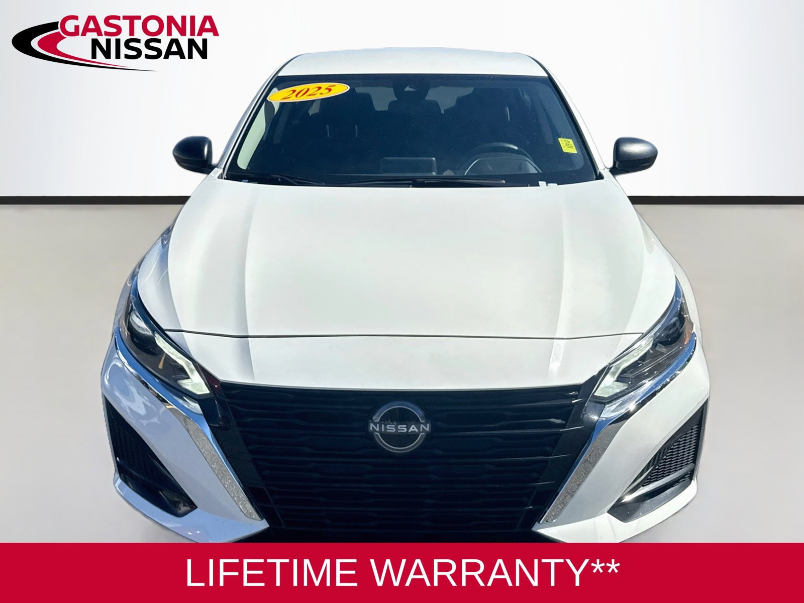 Used 2025 Nissan Altima 2.5 SV FWD image 2