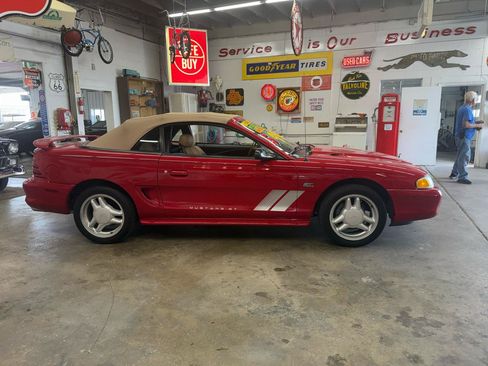 Used 1994 Ford Mustang GT RWD image 18