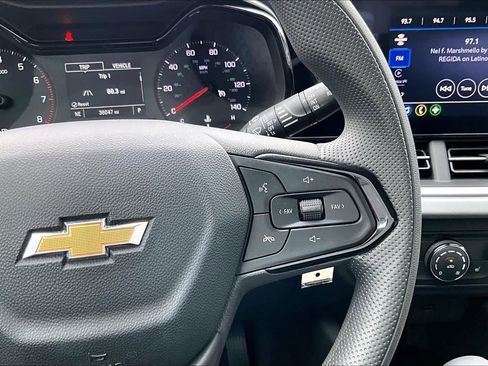 Used 2025 Chevrolet Trax LS w/ LS Convenience Package FWD image 24