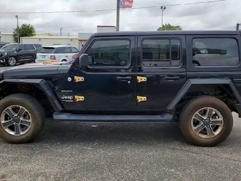 Used 2020 Jeep Wrangler Unlimited Sahara AWD/4WD image 5