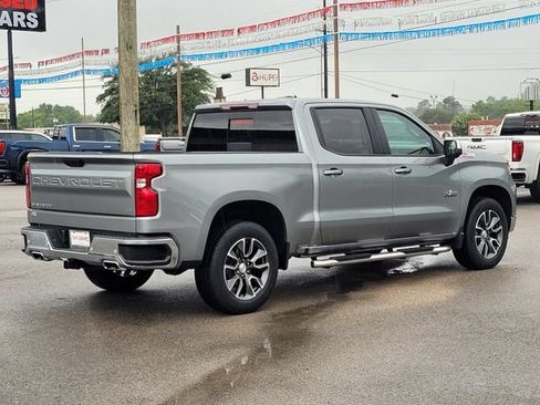 Used 2024 Chevrolet Silverado 1500 LT w/ Z71 Off-Road Package AWD/4WD image 4